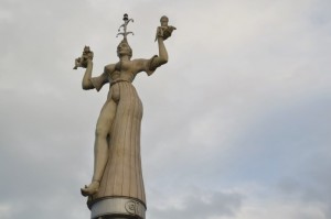 La statue Imperia : une courtisane qui tient dans ses mains le roi et le pape