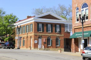 La première banque dévalisée par Jesse James, le fameux bandits : c'est à Liberty au Missouri : un petit village non loin de la maison de famille de ce bandit de grand chemin