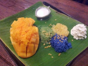 "mango sticky rice" : mangue, riz gluant, coco