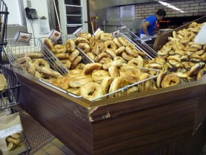 Les Bagels Saint-Viateur - les meilleurs bagels de la ville selon moi -, Quartier du Mile End à Montréal