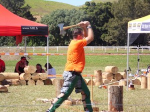 Foire de Bourail - Concours de lancer de hâche