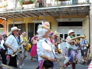 Une parade pour Pâques, mais il y en a pour chaque occasion (Halloween, Mardi Gras, Saint Patrick…)