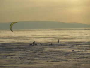 le réservoir de la Volga gelé l'hiver