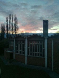 vue sur l'église de la résidence depuis ma chambre